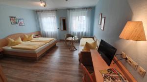 TV a/nebo společenská místnost v ubytování Hotel-Gasthof Krone-Lax