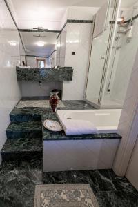 a bathroom with a bath tub and a sink at Il Rifugio in Pracchia