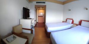 
เตียงในห้องที่ โรงแรม ซากุระ 
