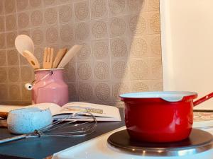 a kitchen counter with a red pot and a book at Bergleben in Krün