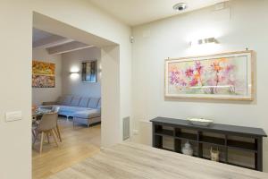 Posteľ alebo postele v izbe v ubytovaní Luxury Villa Spaccasole su Cortona - Sauna & Infinity Pool + 37 fotografií