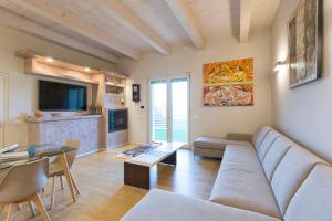 Televízia a/alebo spoločenská miestnosť v ubytovaní Luxury Villa Spaccasole su Cortona - Sauna & Infinity Pool