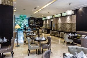 内罗毕迦南皇家郁金香酒店的休息区