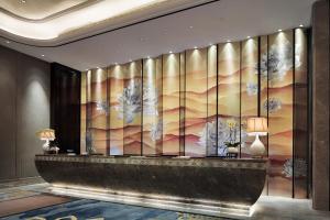 乌鲁木齐乌鲁木齐富力万达文华酒店的大堂拥有壁画,