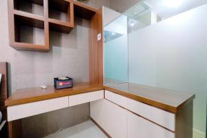 Φωτογραφία από το άλμπουμ του Compact Studio Saladdin Mansion Apartment By Travelio σε Depok