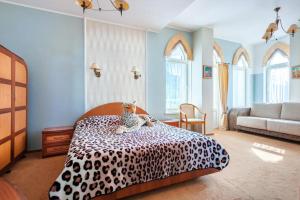 a bedroom with a leopard print bed in a room at 1001 Noch Hotel in Koreiz