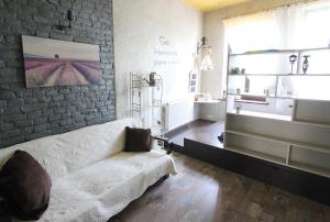 Posezení v ubytování Cozy Compact Flat in the City Center + 24 fotografií