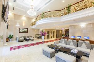 Et opholdsområde på MOONLIGHT Hotel & Suites - The Best City View, Dragon Bridge view