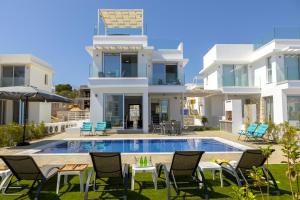 een villa met een zwembad voor een huis bij Protaras Lifestyle Villa Mylos 9 in Protaras