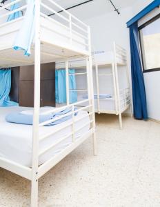 Postel nebo postele na pokoji v ubytování Casa Grande Surf Hostel