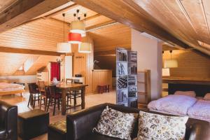 Istumisnurk majutusasutuses Hôtel Le Besso - Swiss Romantic Lodge Zinal