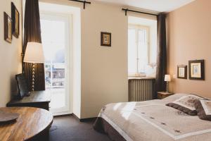 Un pat sau paturi într-o cameră la Hôtel Le Besso - Swiss Romantic Lodge Zinal