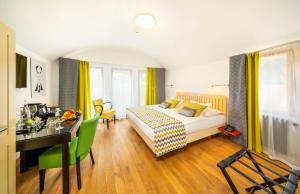 Kama o mga kama sa kuwarto sa Bellevue Hotel Benešov