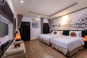 Voodi või voodid majutusasutuse Hanoi Center Silk Lullaby Hotel and Travel toas