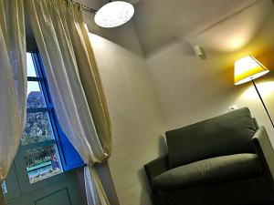 a living room with a chair and a window at Hotel Rural Triana in Vallehermoso