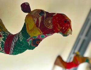 a close up of a stained glass bear ornament at Hotel Rural Triana in Vallehermoso