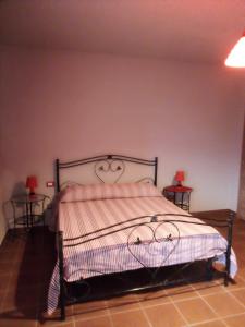 A bed or beds in a room at Rupe delle sorbe