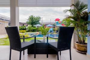 Bazén v ubytování Surf and Sand Resort nebo v jeho okolí