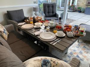 a table with food on it in a living room at The Grapevine Studio in Cambridge