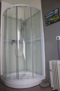 Ett badrum på Icelandhorsetours - Helluland