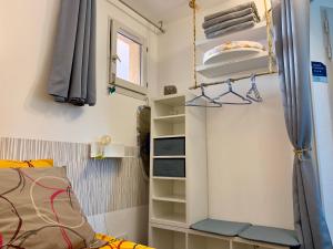Domaine de La Coudouliere, Vue Mer, Plage, Piscine et Parc客房内的一张或多张床位