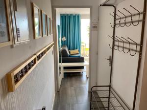 Domaine de La Coudouliere, Vue Mer, Plage, Piscine et Parc客房内的一张或多张床位