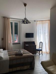 A bed or beds in a room at Alla Porta Di Sotto B&B
