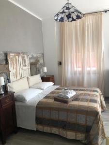 A bed or beds in a room at Alla Porta Di Sotto B&B
