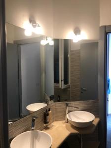 A bathroom at Alla Porta Di Sotto B&B