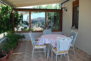 Gallery image of Villa with a pool in Lefkogia in Lefkogeia