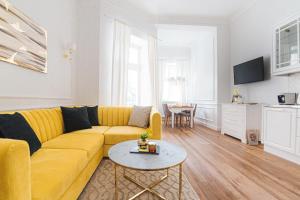 Telewizja i/lub zestaw kina domowego w obiekcie Apartament Golden Place