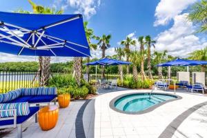 Piscina de la sau aproape de Brand new home at Sonoma Resort at Tapestry