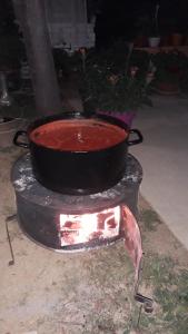 Kemudahan BBQ tersedia untuk tetamu di rumah percutian