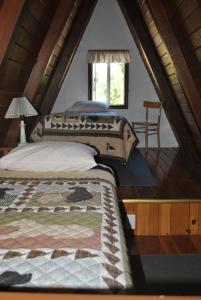 Postel nebo postele na pokoji v ubytování Aspen Inn