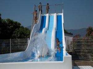 Camping Le Méditerranée Argelès - Domaine piétonnier内部或周边的泳池