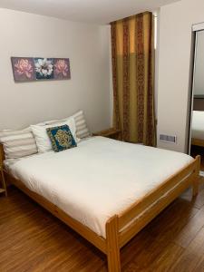 Clean, Beautiful & Modern 2 bedroom apartment 객실 침대