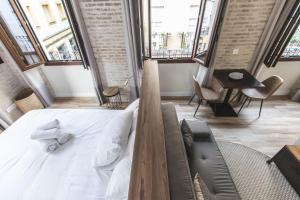 Sol y Luna de Triana, Seville – Updated 2022 Prices
