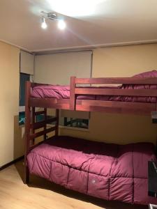 Habitación con 2 literas y 1 cama en Departamento Nuevo con vista al mar, amoblado, en Concón