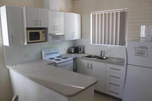 Kuchyň nebo kuchyňský kout v ubytování API Pelican Beach Front Apartments Kalbarri