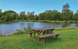 a picnic table in front of a lake at Holiday Home Dyrefolden Ringkøbing Vi in Hee