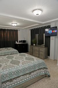 Itza-Bella Suites 객실 침대