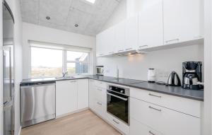 Kuchyň nebo kuchyňský kout v ubytování Holiday Home Kronvildtvej Xi