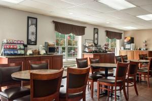 A restaurant or other place to eat at Ramada by Wyndham Pigeon Forge North