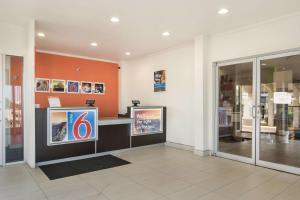 a store front with two televisions on a wall at Motel 6-Fort Worth, TX - Seminary in Fort Worth