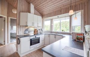 Nhà bếp/bếp nhỏ tại Holiday Home Hvidmosevej Ebeltoft Iv