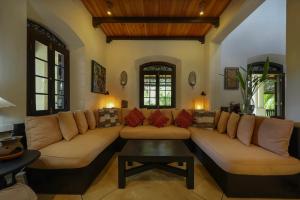 Khu vực ghế ngồi tại Sergeant House Boutique Villa & Private Beach