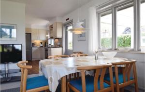 Kuchyň nebo kuchyňský kout v ubytování Two-Bedroom Holiday Home In Bagenkop + 15 fotografií