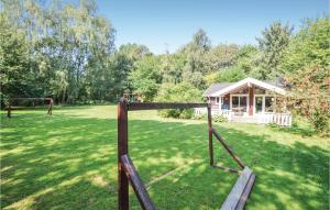 Sodas prie apgyvendinimo įstaigos Cozy Home In Lundby With Sauna