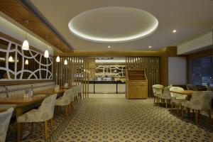 Restaurace v ubytování Maris Beach Hotel