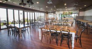 Huskisson Hotel餐厅或其他用餐的地方